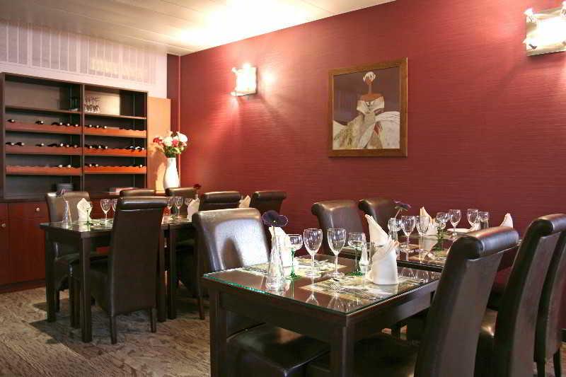 The Originals City, Hotel Le Forum, Strasbourg Nord Шильтигхейм Экстерьер фото
