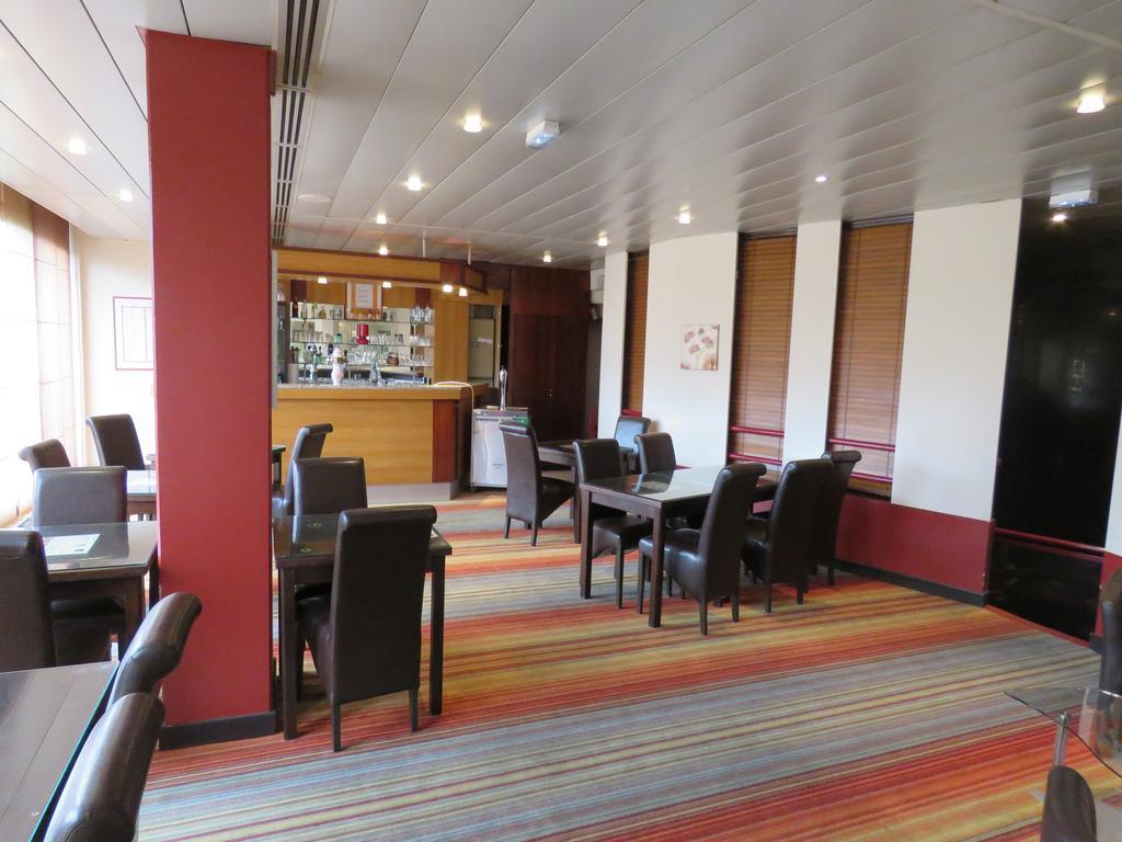 The Originals City, Hotel Le Forum, Strasbourg Nord Шильтигхейм Экстерьер фото
