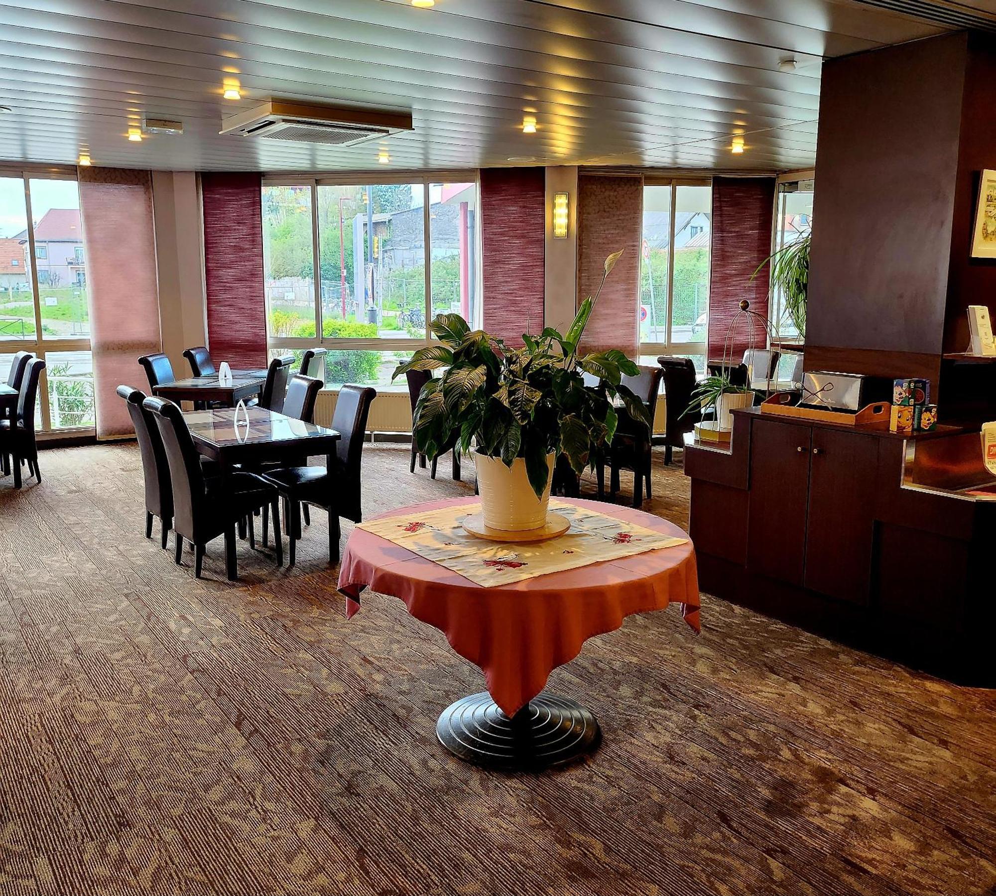 The Originals City, Hotel Le Forum, Strasbourg Nord Шильтигхейм Экстерьер фото