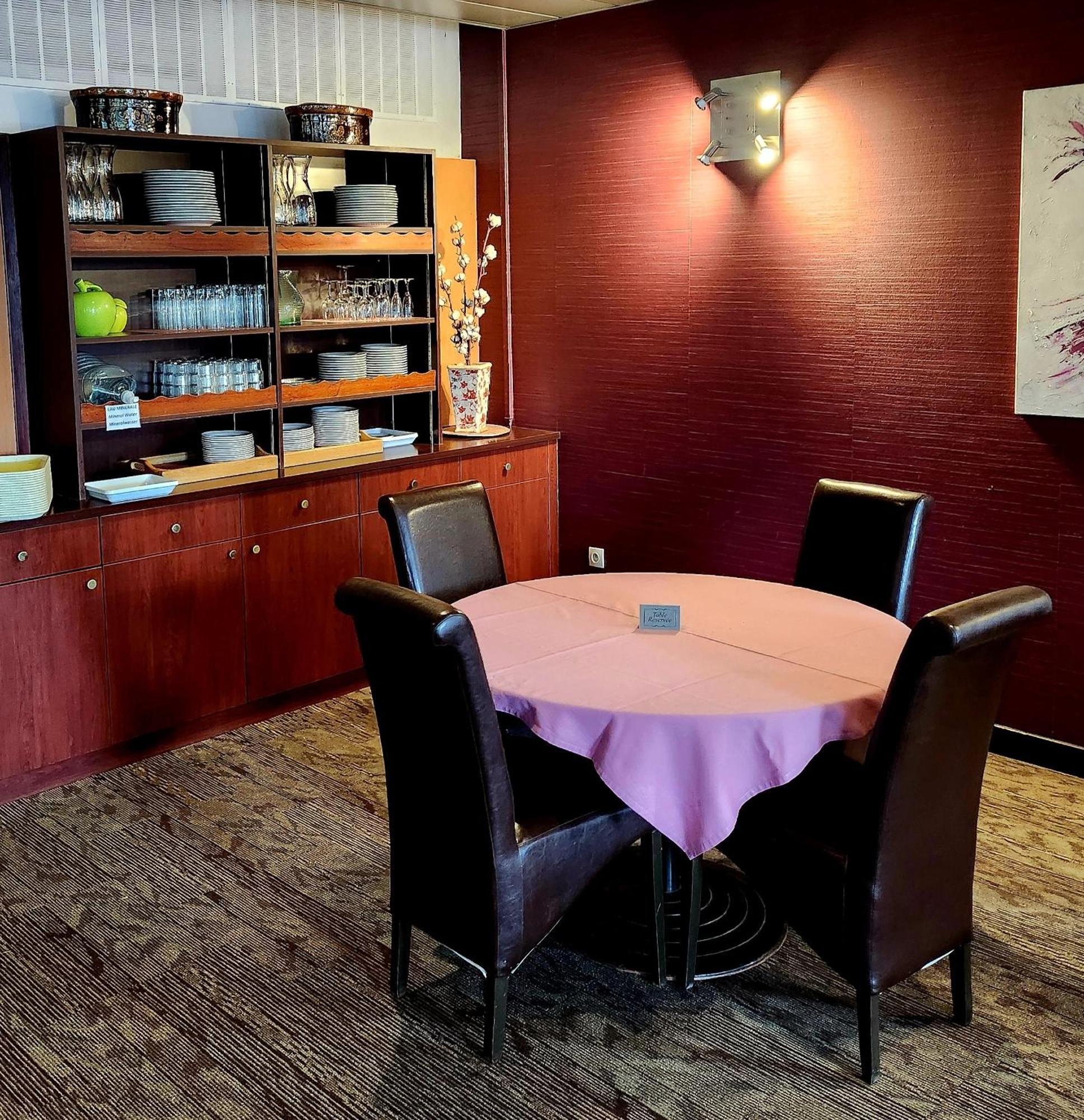The Originals City, Hotel Le Forum, Strasbourg Nord Шильтигхейм Экстерьер фото